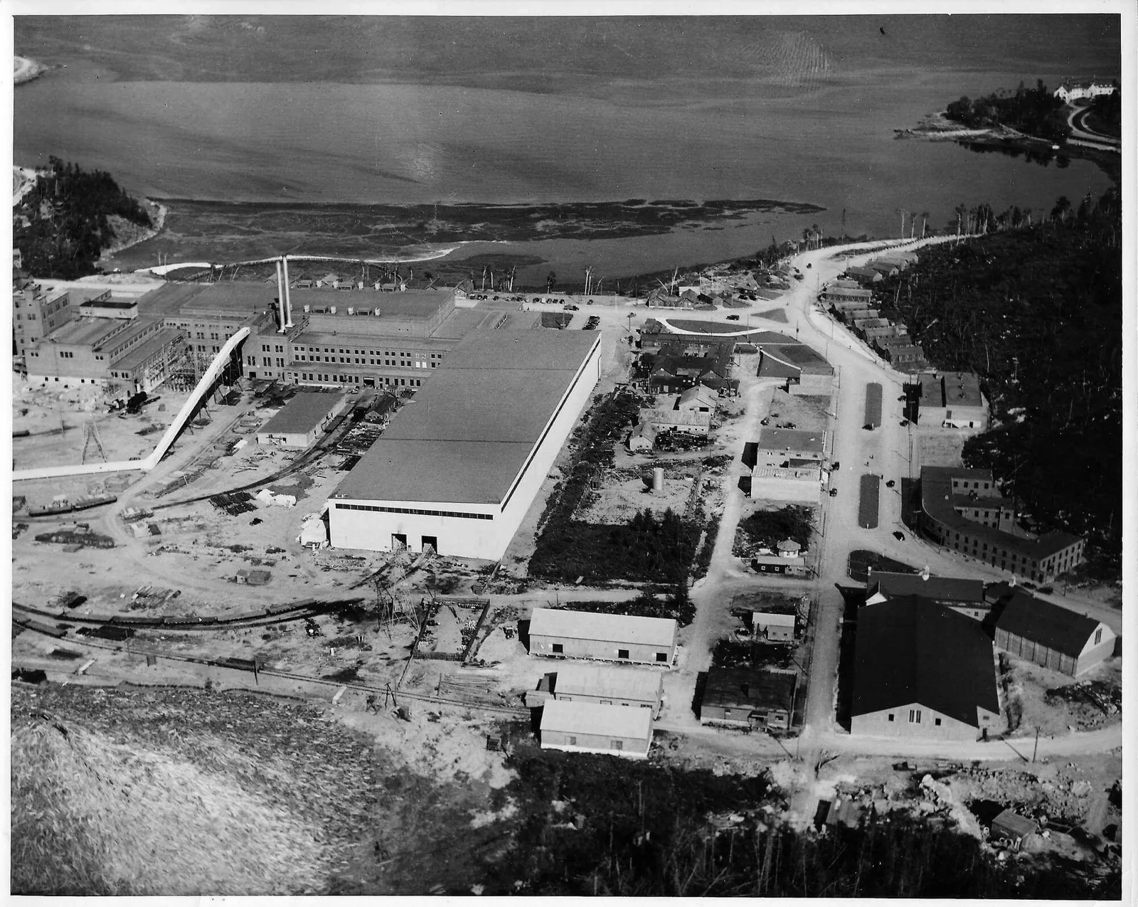 Vue aérienne de Baie-Comeau en 1939, photographie 1