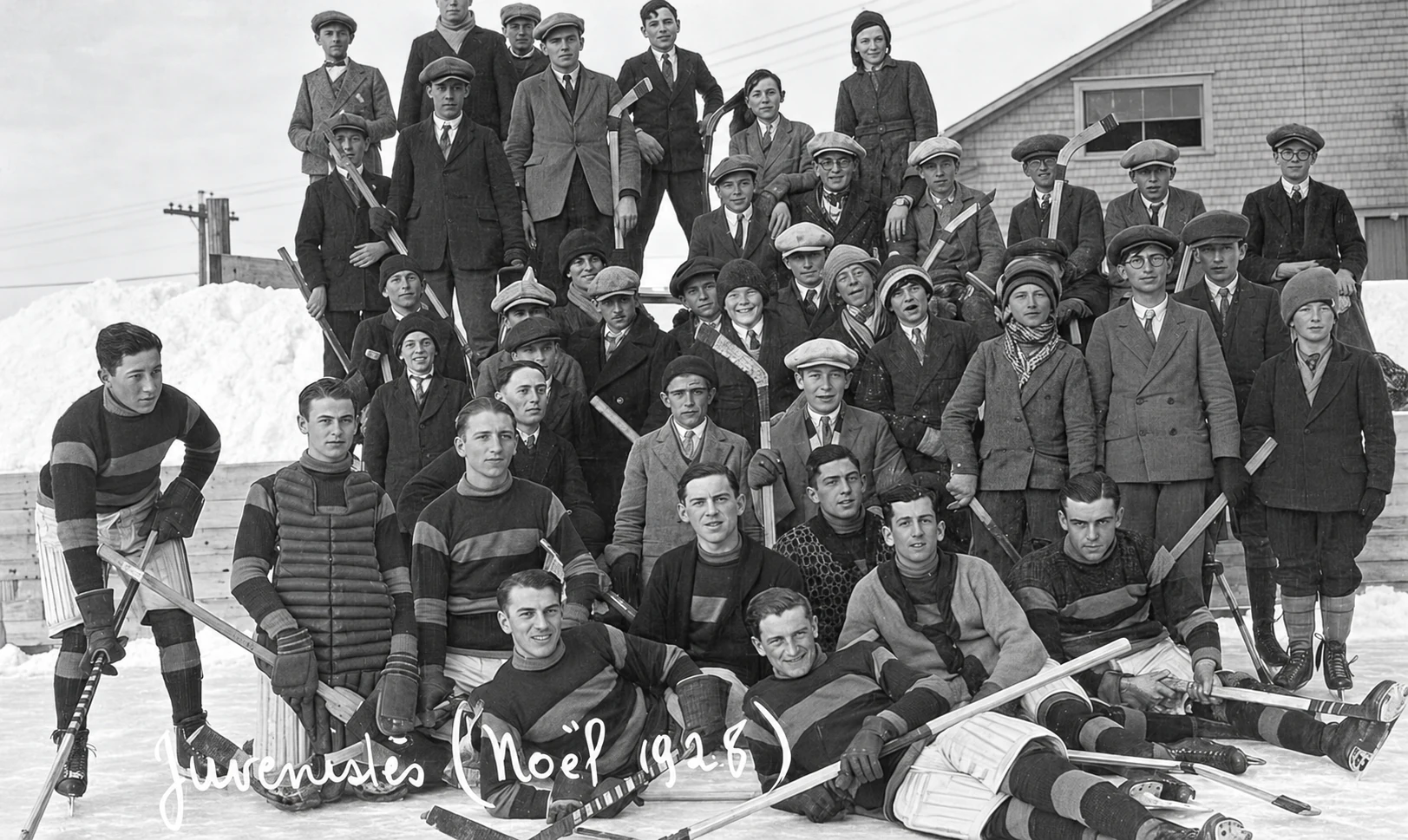 Allievi del giuvenato durante una partita di hockey — 1928